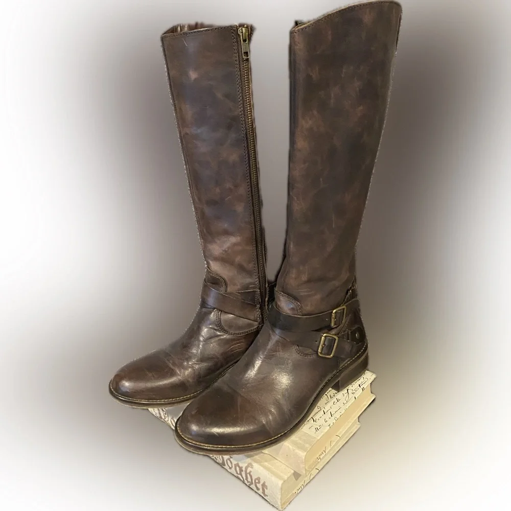 Hinge Devin Buckle Detail Riding Boots 9.5 Brown Equestrian Classic Preppy Moto